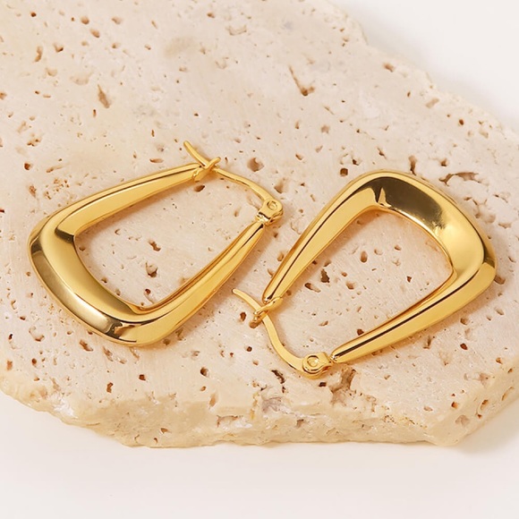 Elongated Hoop Earrings 18K Gold-Plated - Picture 2 of 5